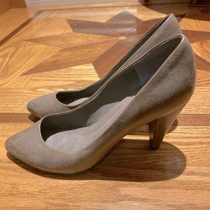 Beige heels